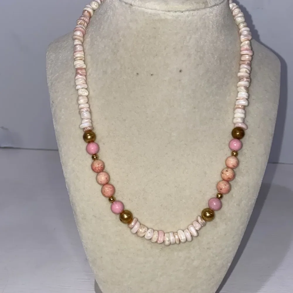 Vintage Conch Shell Round Bead Pink and White Beaded Necklace - Picture 10 of 11